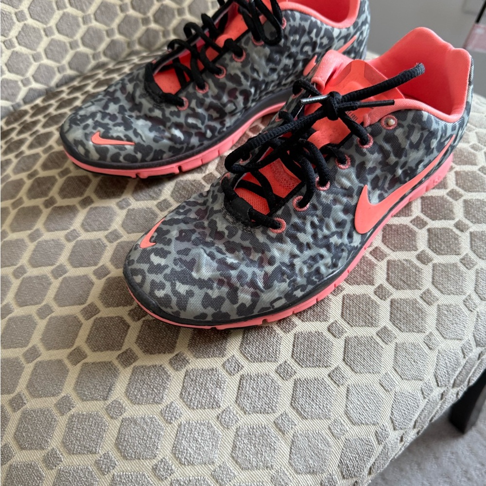 Nike Women's Sneakers - Black and Pink Camouflage